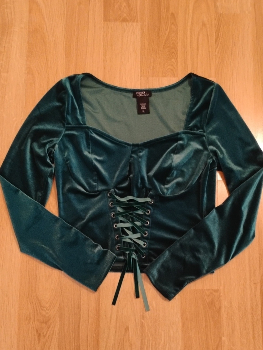 Beautiful Green Velvet Lace-Up Long Sleeve Crop Top
